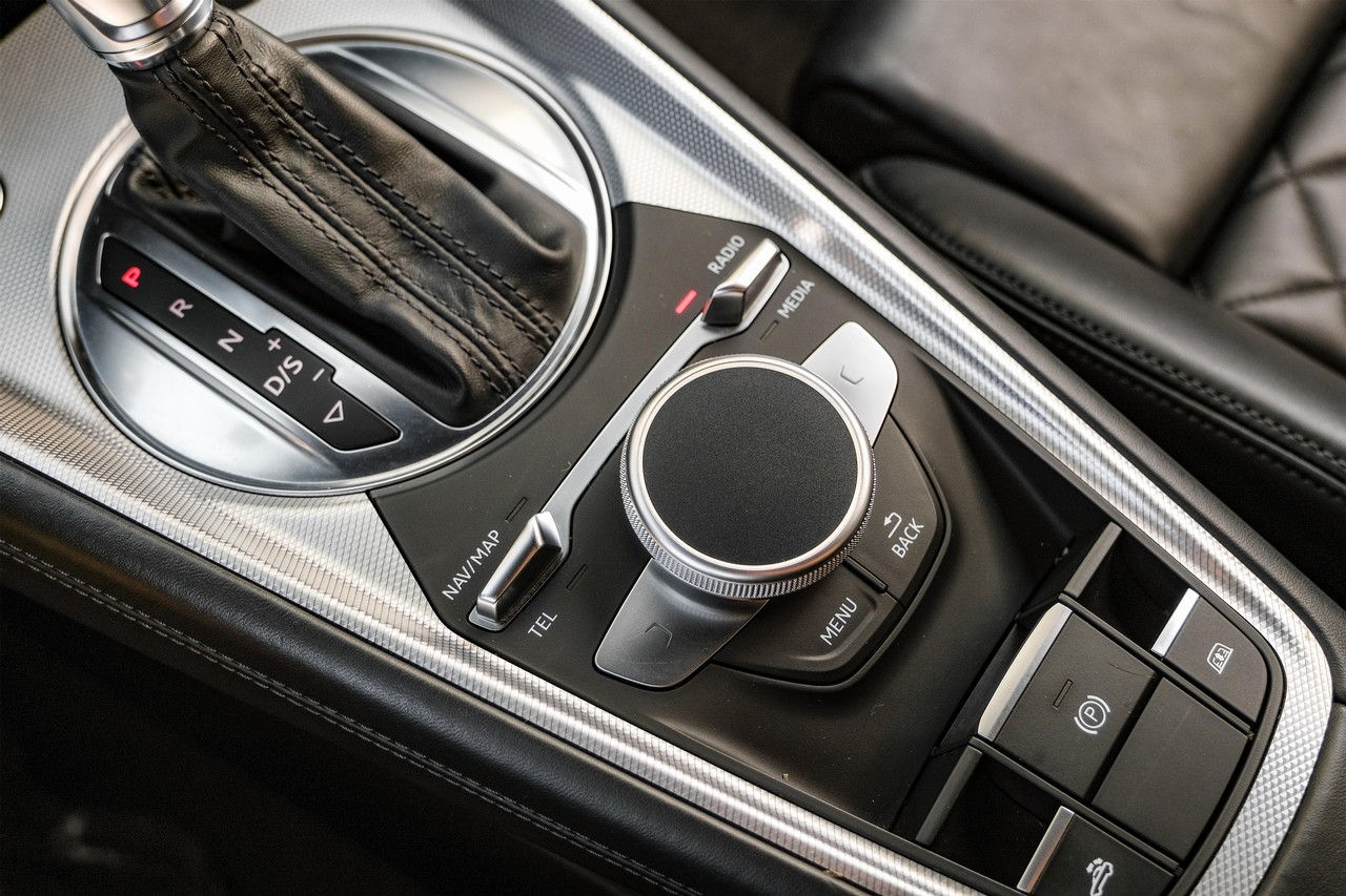Audi TT Vehicle Main Gallery Image 26