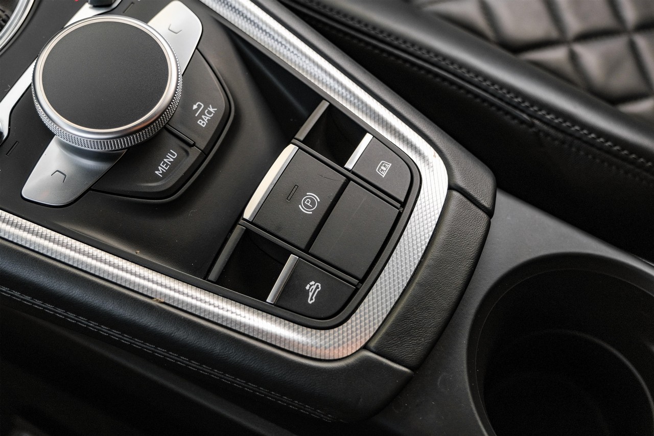 Audi TT Vehicle Main Gallery Image 27