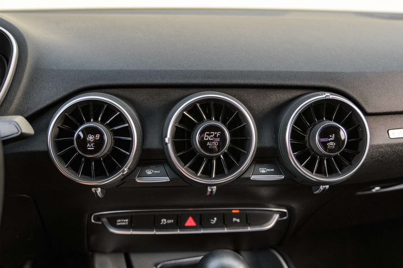 Audi TT Vehicle Main Gallery Image 28