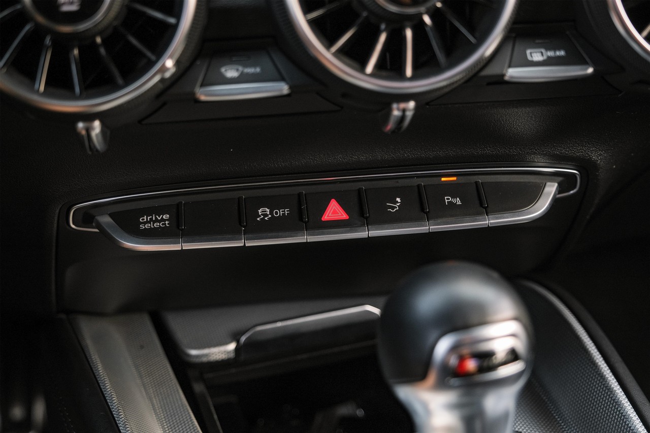 Audi TT Vehicle Main Gallery Image 29
