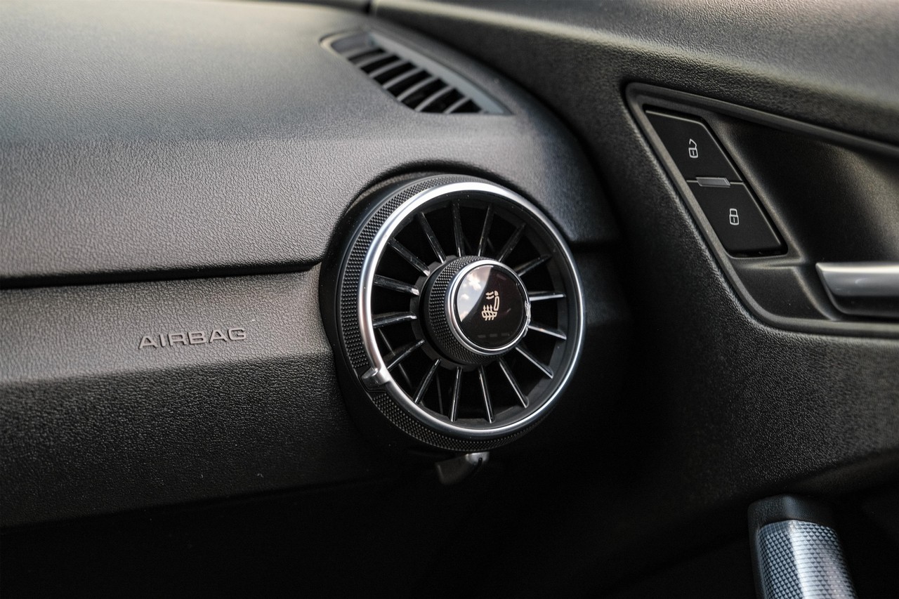 Audi TT Vehicle Main Gallery Image 30