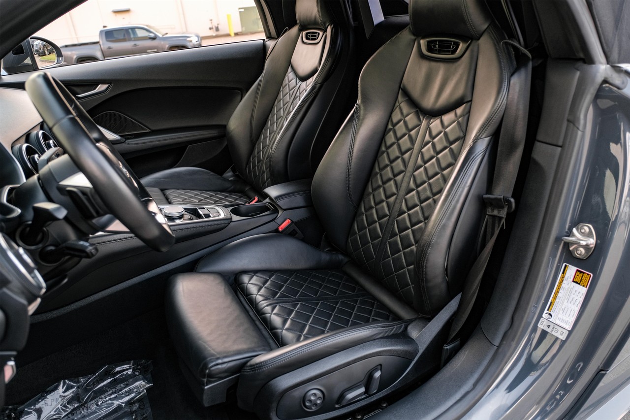 Audi TT Vehicle Main Gallery Image 32