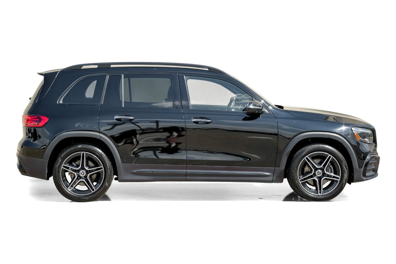 Mercedes-Benz GLB 250 Vehicle Main Gallery Image 07