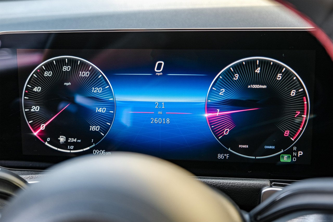 Mercedes-Benz GLB 250 Vehicle Main Gallery Image 18