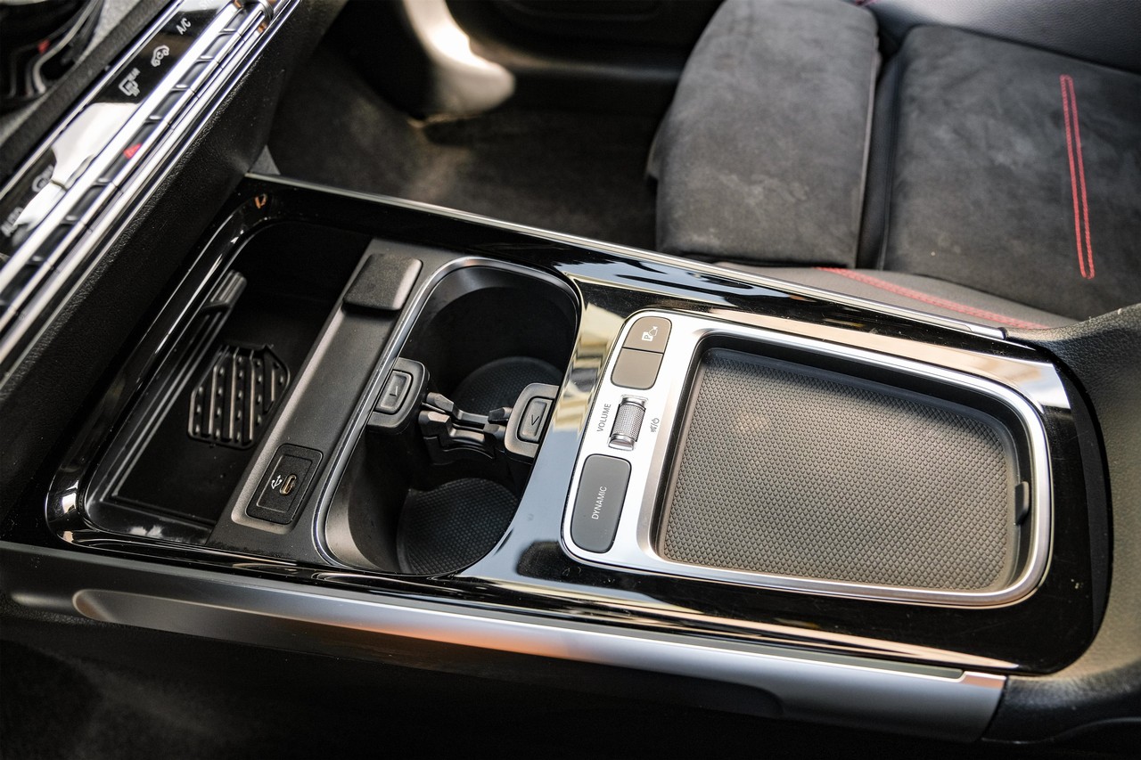 Mercedes-Benz GLB 250 Vehicle Main Gallery Image 23