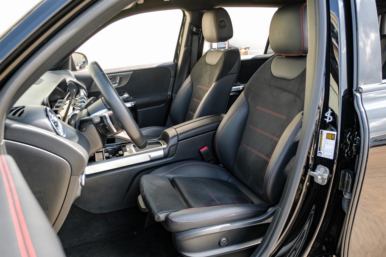 Mercedes-Benz GLB 250 Vehicle Main Gallery Image 29