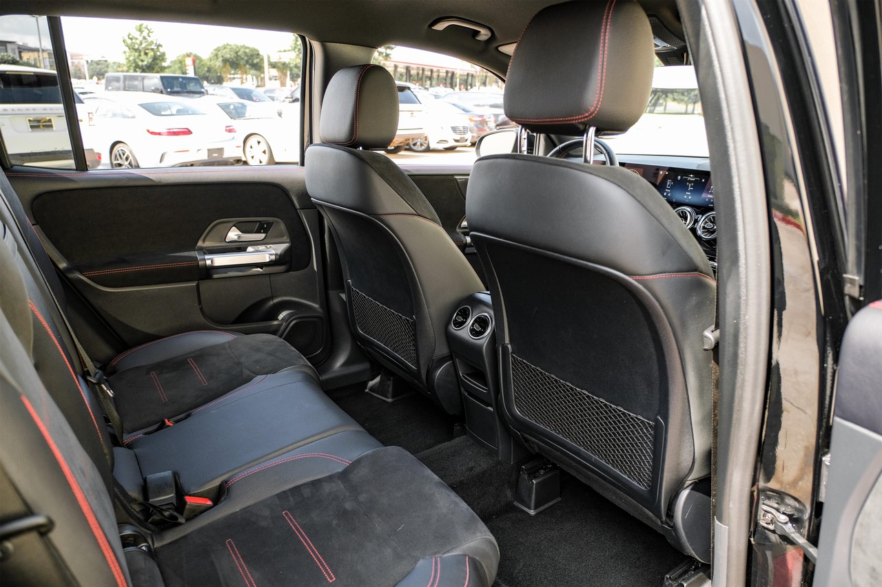 Mercedes-Benz GLB 250 Vehicle Main Gallery Image 33