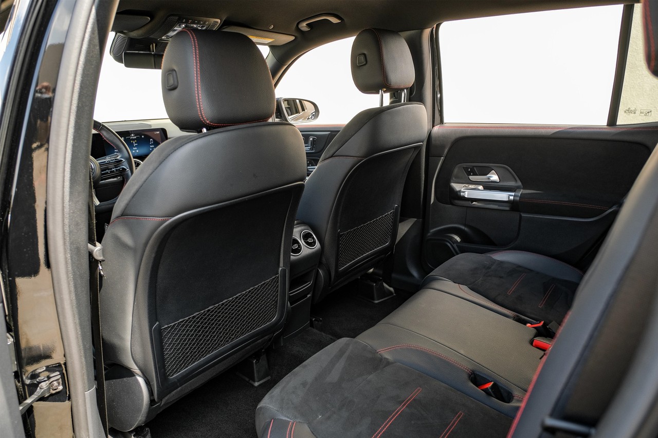Mercedes-Benz GLB 250 Vehicle Main Gallery Image 34