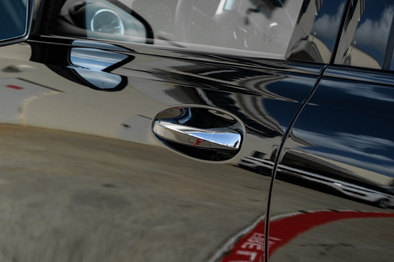 Mercedes-Benz GLB 250 Vehicle Main Gallery Image 36