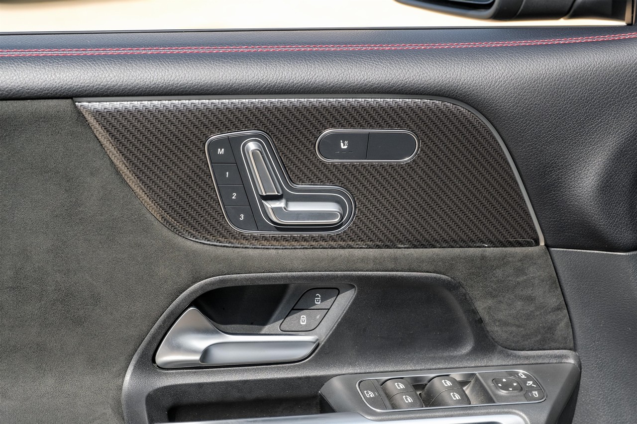 Mercedes-Benz GLB 250 Vehicle Main Gallery Image 40