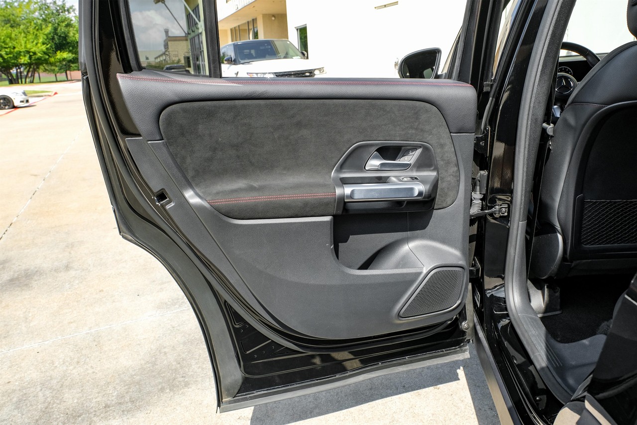 Mercedes-Benz GLB 250 Vehicle Main Gallery Image 43