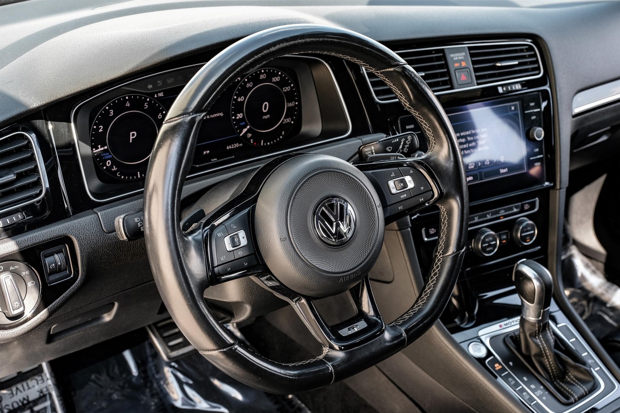 Volkswagen Golf R Vehicle Main Gallery Image 15