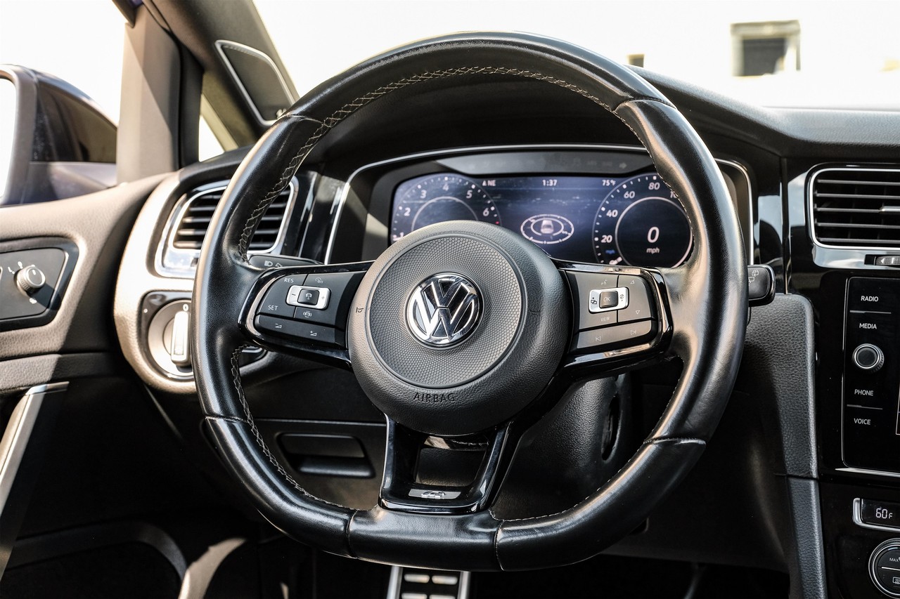 Volkswagen Golf R Vehicle Main Gallery Image 16