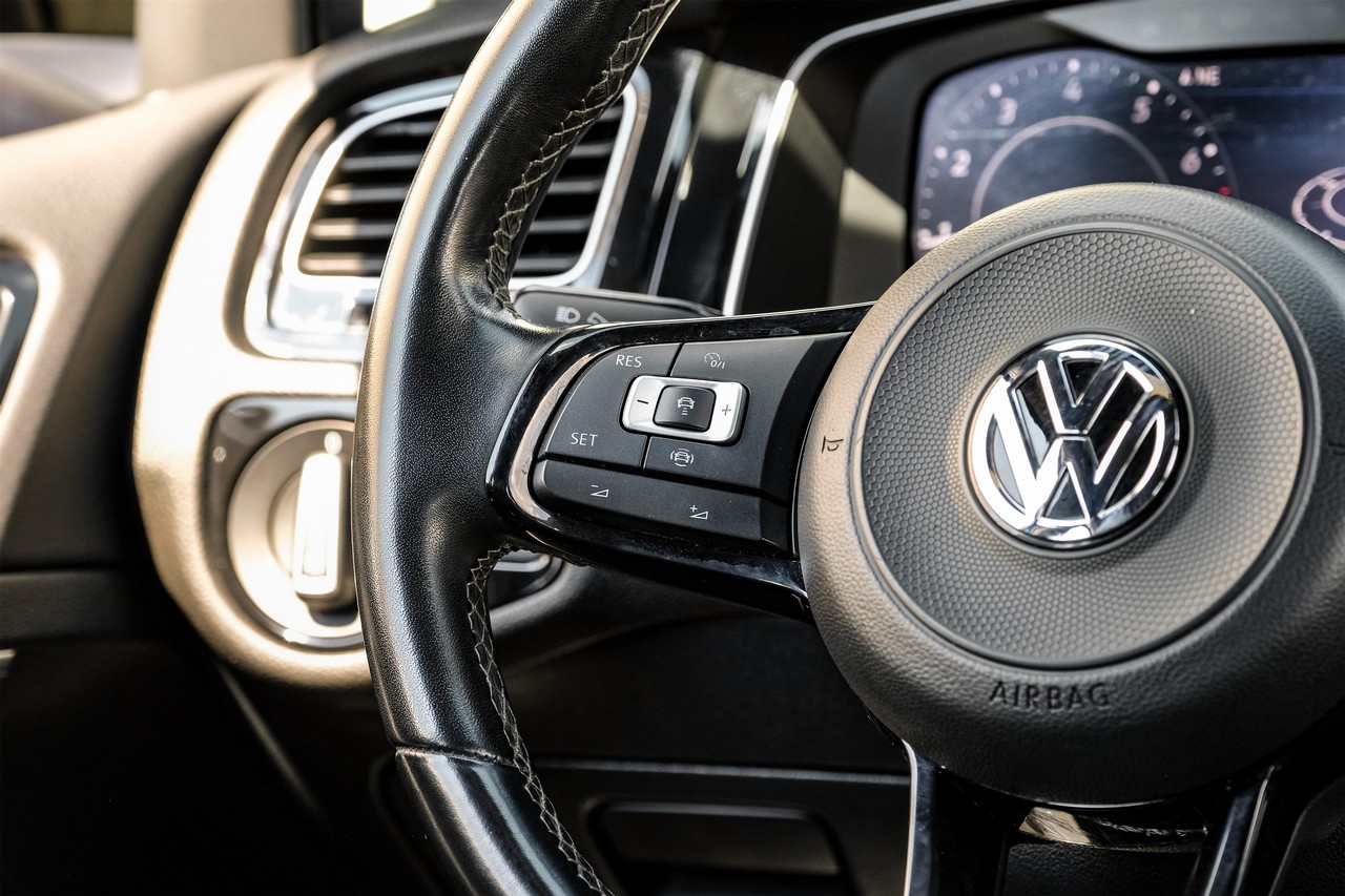 Volkswagen Golf R Vehicle Main Gallery Image 17