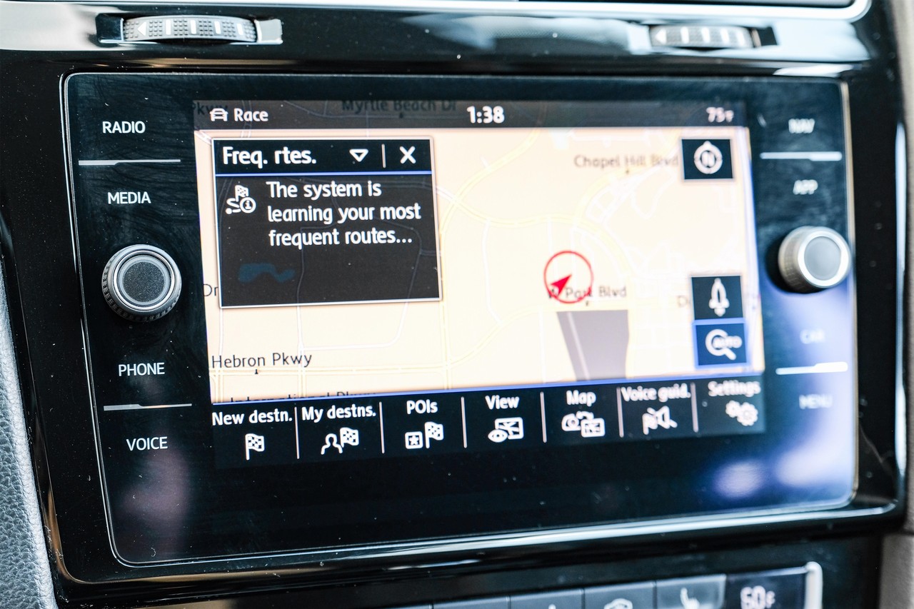 Volkswagen Golf R Vehicle Main Gallery Image 21