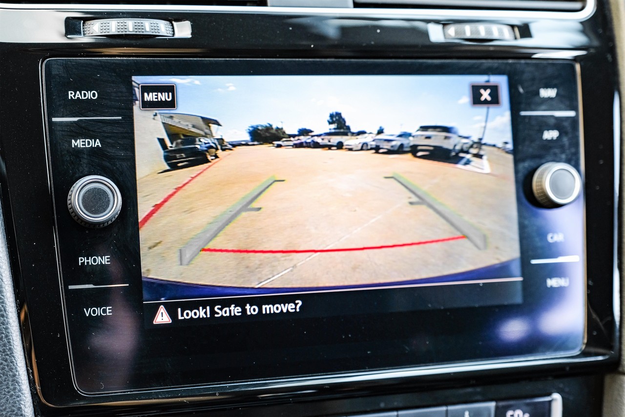 Volkswagen Golf R Vehicle Main Gallery Image 22
