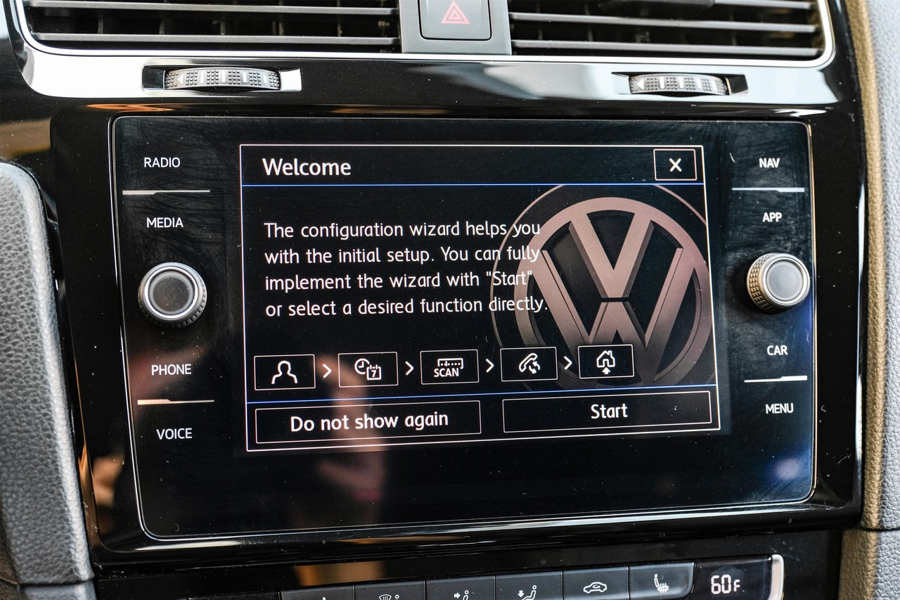 Volkswagen Golf R Vehicle Main Gallery Image 27
