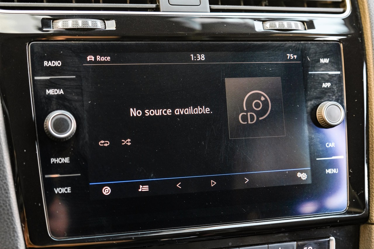 Volkswagen Golf R Vehicle Main Gallery Image 28