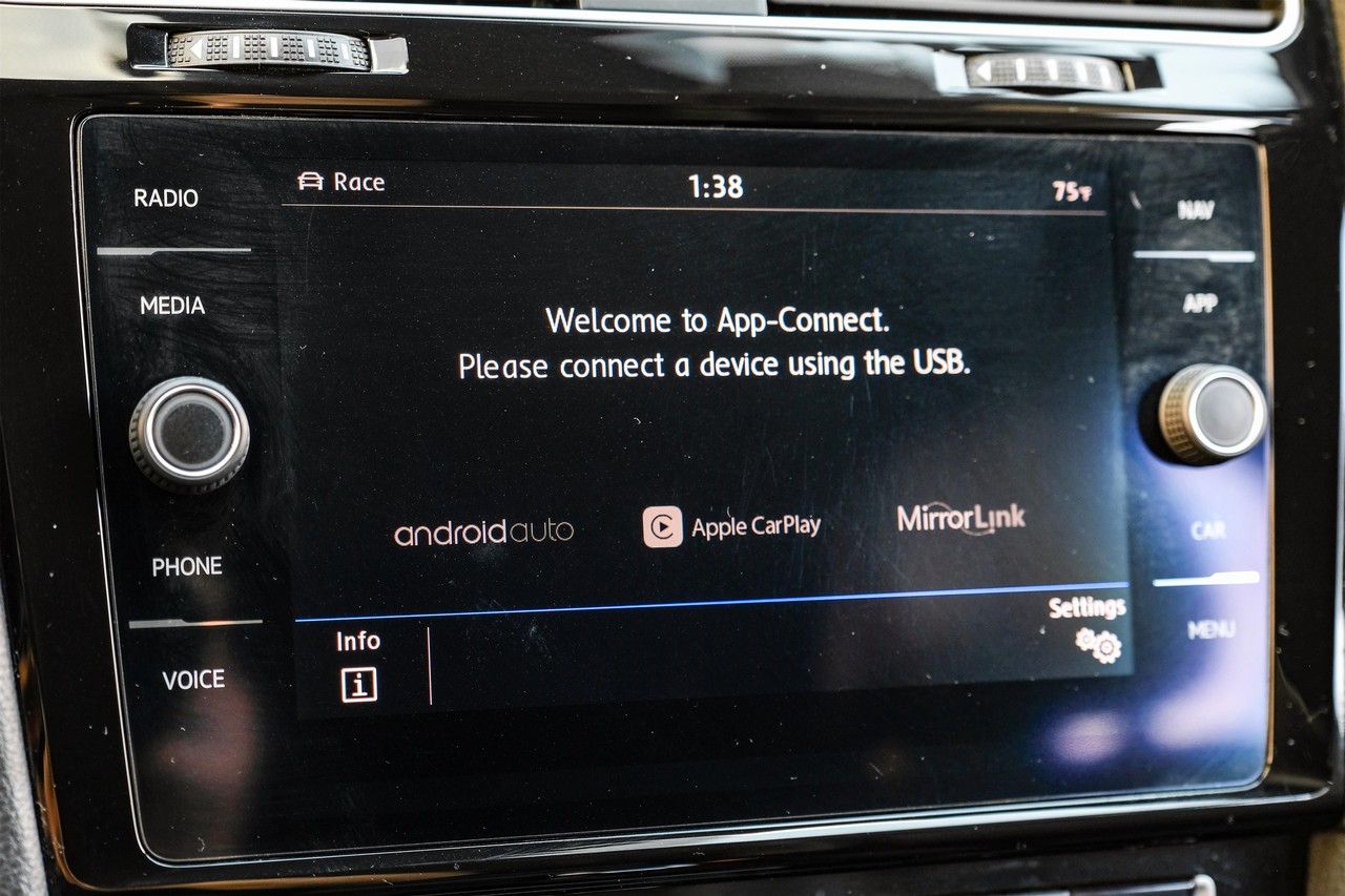 Volkswagen Golf R Vehicle Main Gallery Image 30