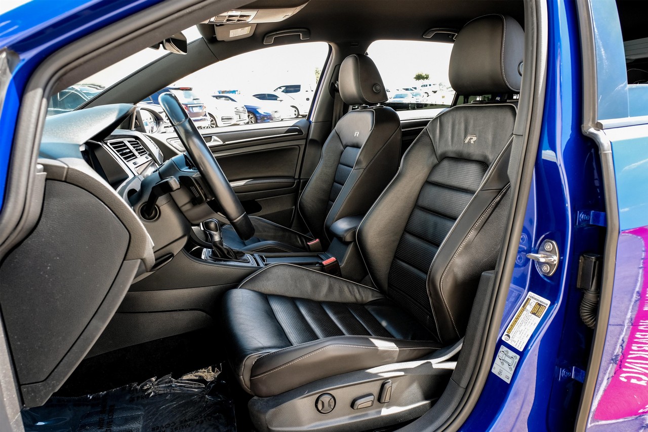 Volkswagen Golf R Vehicle Main Gallery Image 31