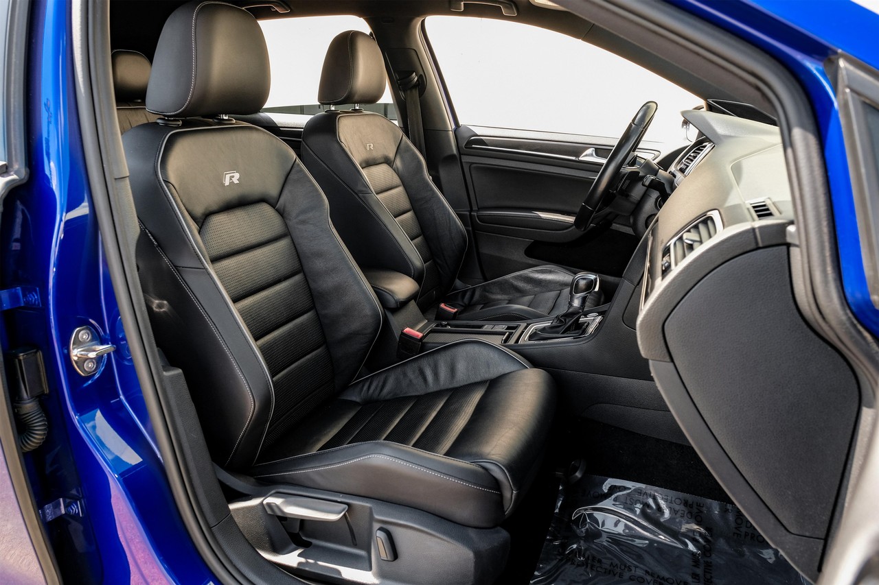 Volkswagen Golf R Vehicle Main Gallery Image 33