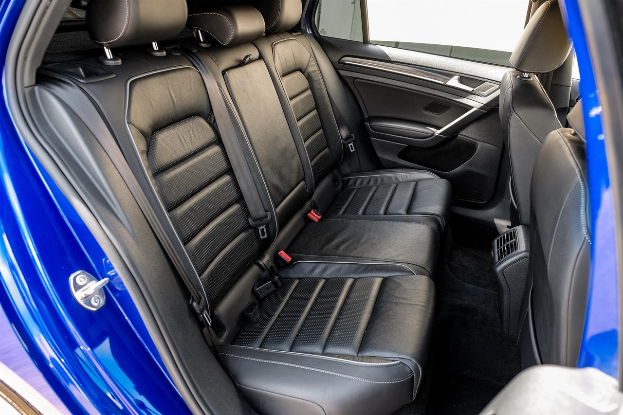 Volkswagen Golf R Vehicle Main Gallery Image 34