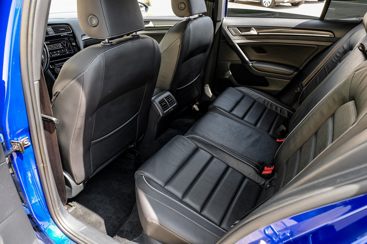 Volkswagen Golf R Vehicle Main Gallery Image 36