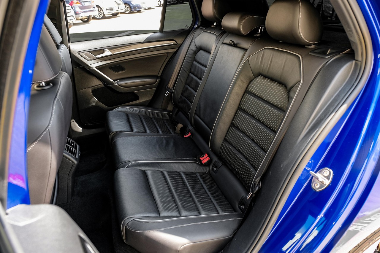 Volkswagen Golf R Vehicle Main Gallery Image 37