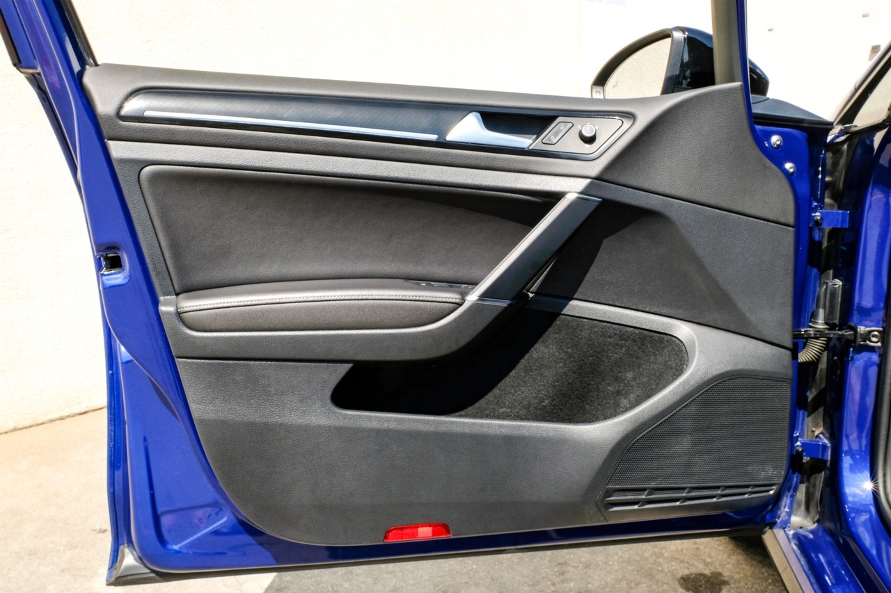 Volkswagen Golf R Vehicle Main Gallery Image 40
