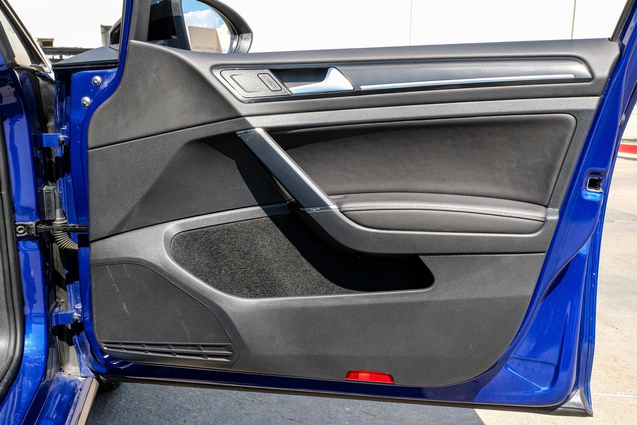 Volkswagen Golf R Vehicle Main Gallery Image 42