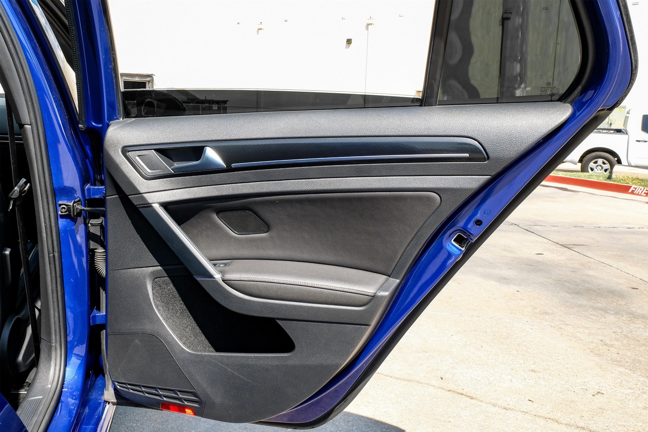 Volkswagen Golf R Vehicle Main Gallery Image 44