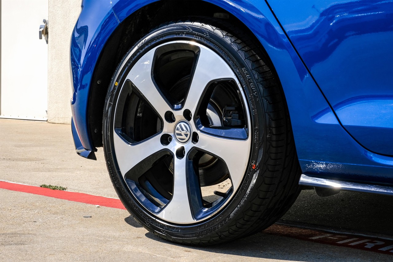 Volkswagen Golf R Vehicle Main Gallery Image 50