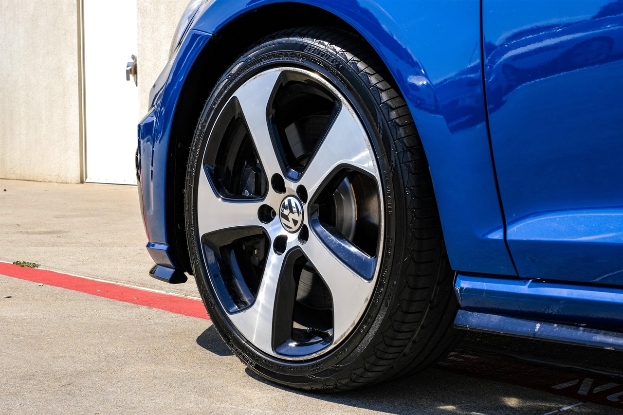 Volkswagen Golf R Vehicle Main Gallery Image 52