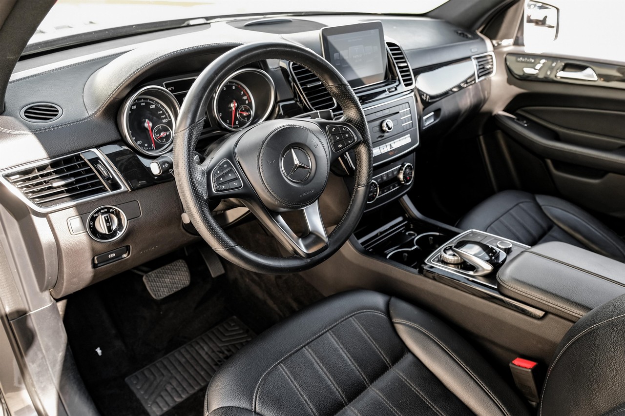 Mercedes-Benz GLS 450 Vehicle Main Gallery Image 03
