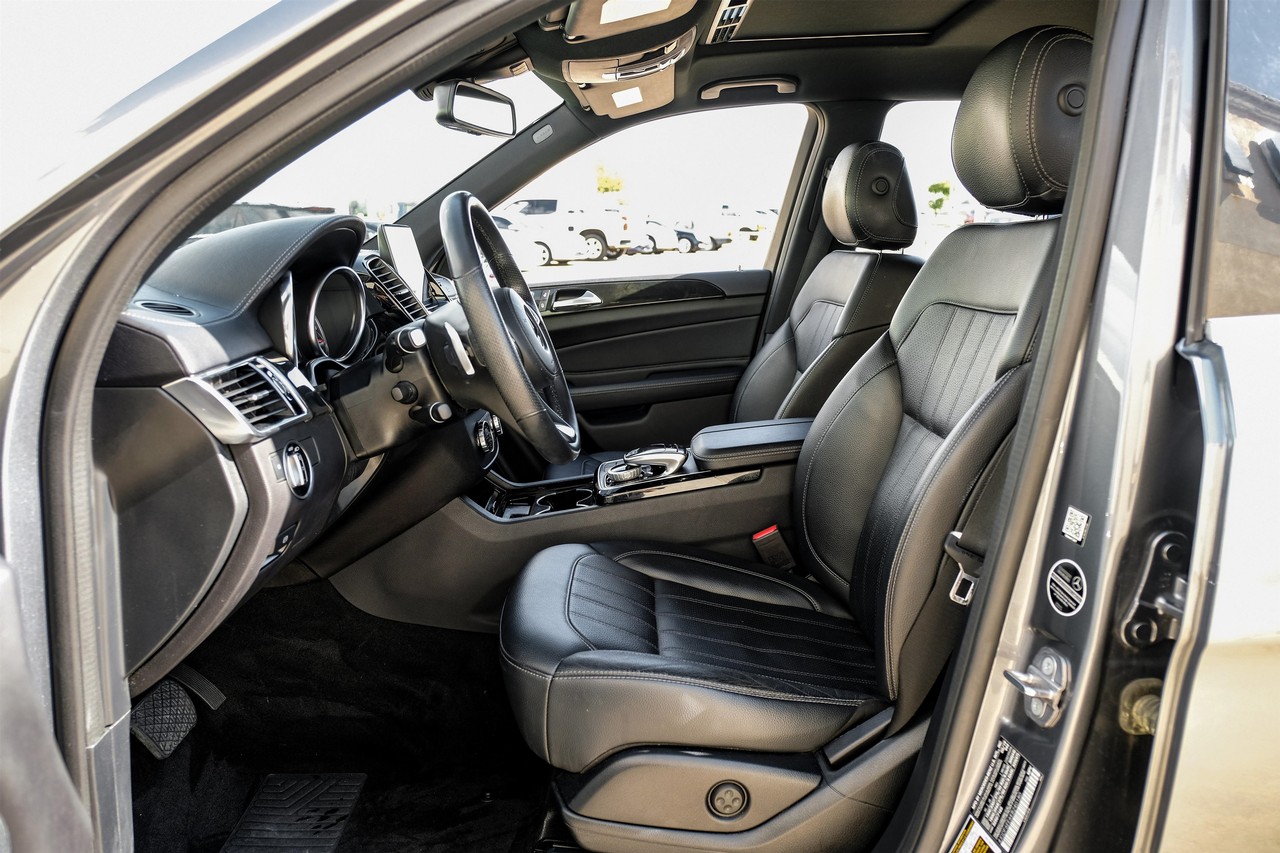 Mercedes-Benz GLS 450 Vehicle Main Gallery Image 04