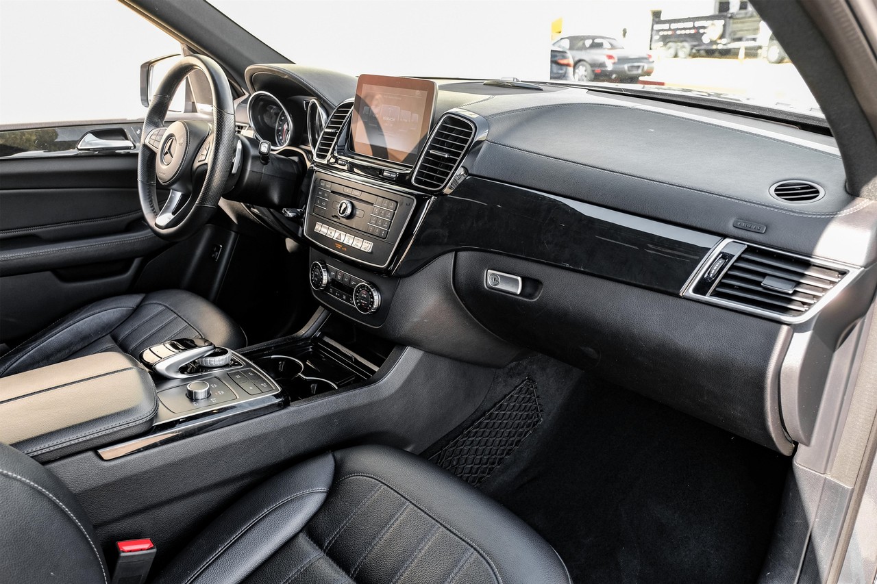 Mercedes-Benz GLS 450 Vehicle Main Gallery Image 13