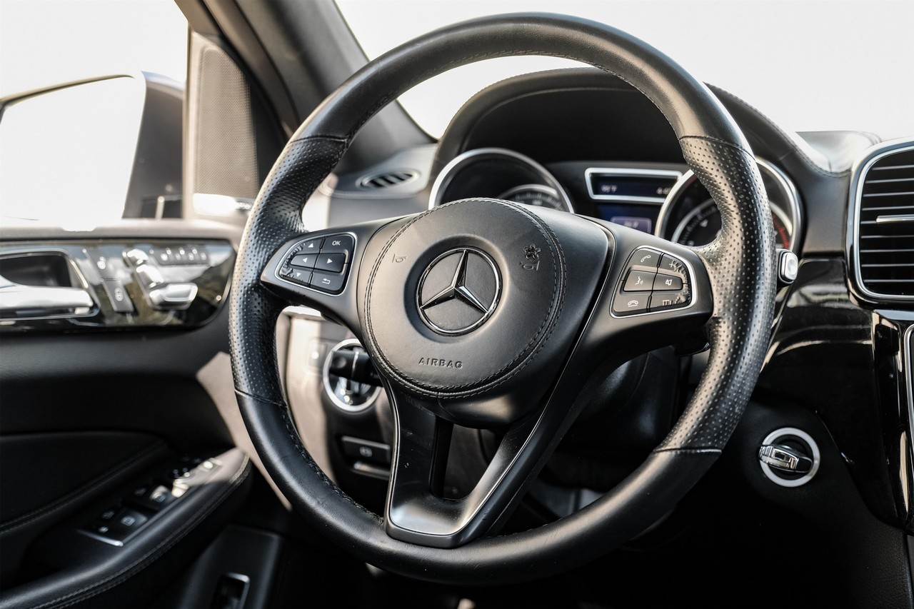 Mercedes-Benz GLS 450 Vehicle Main Gallery Image 17