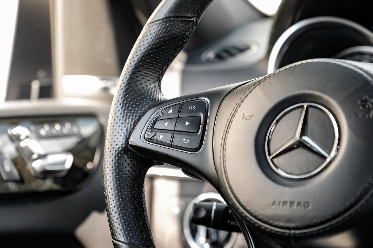 Mercedes-Benz GLS 450 Vehicle Main Gallery Image 18