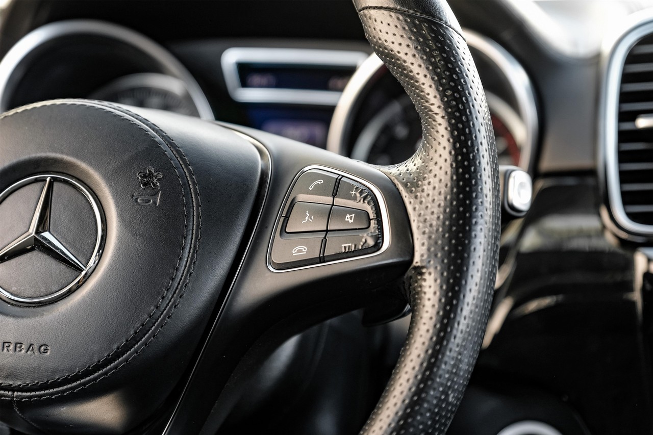 Mercedes-Benz GLS 450 Vehicle Main Gallery Image 19