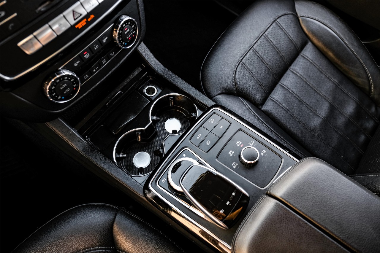 Mercedes-Benz GLS 450 Vehicle Main Gallery Image 24
