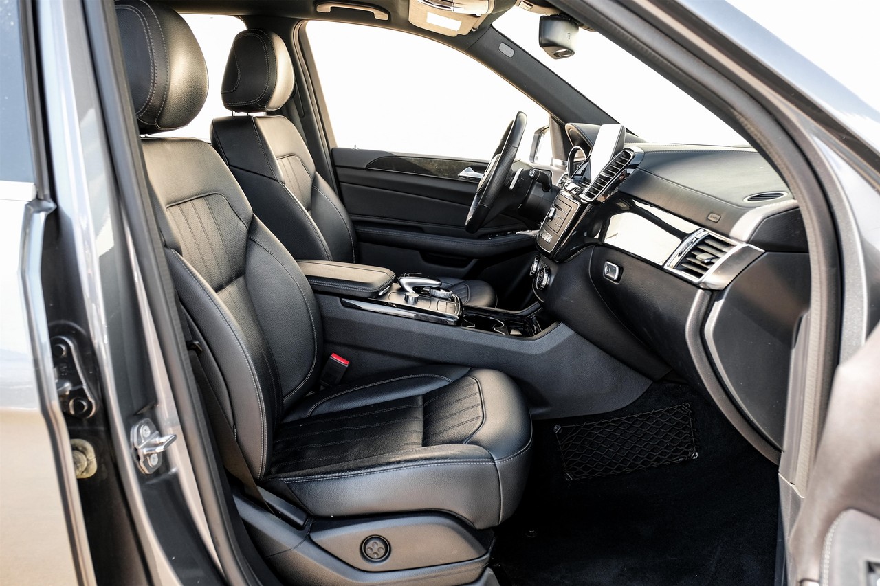 Mercedes-Benz GLS 450 Vehicle Main Gallery Image 32