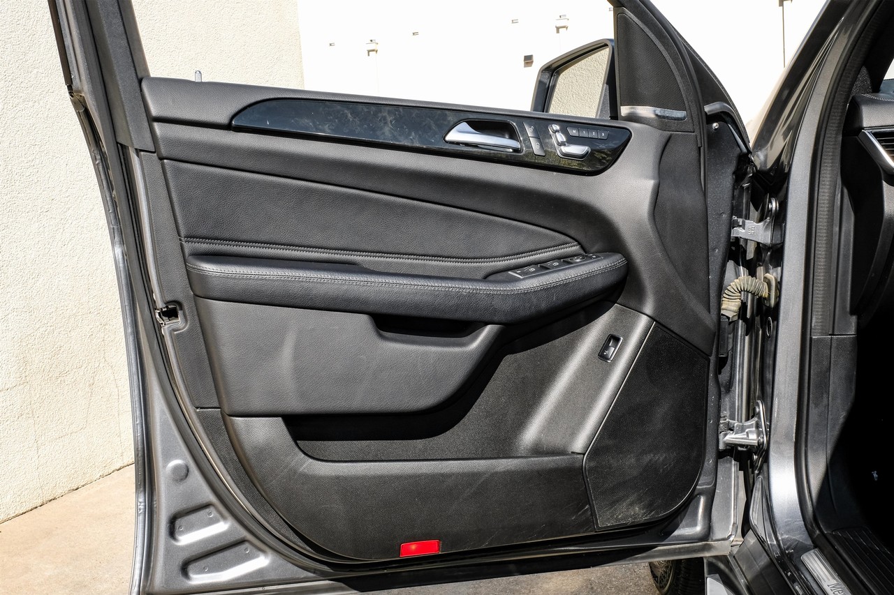 Mercedes-Benz GLS 450 Vehicle Main Gallery Image 40