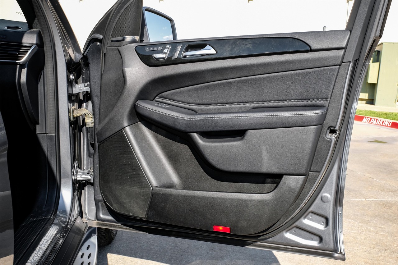 Mercedes-Benz GLS 450 Vehicle Main Gallery Image 42