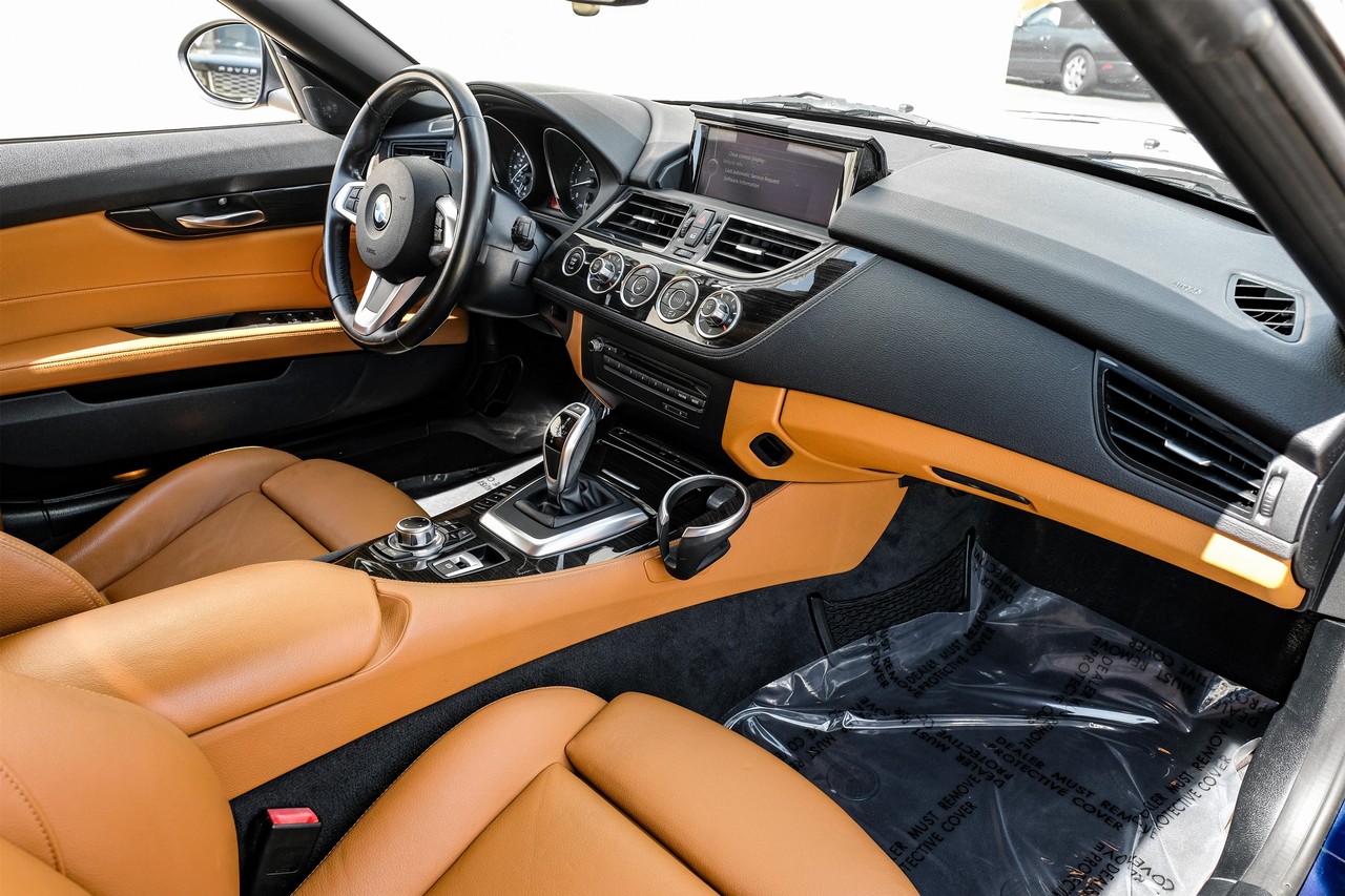 BMW Z4 Vehicle Main Gallery Image 11