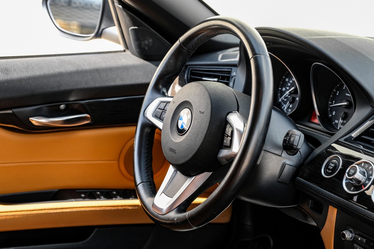 BMW Z4 Vehicle Main Gallery Image 12