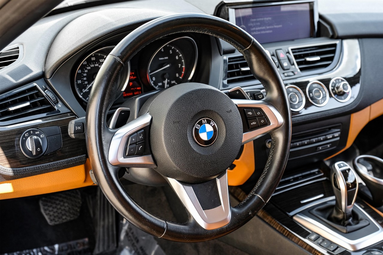 BMW Z4 Vehicle Main Gallery Image 13