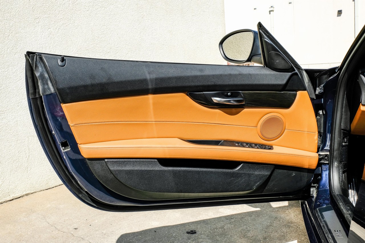 BMW Z4 Vehicle Main Gallery Image 31