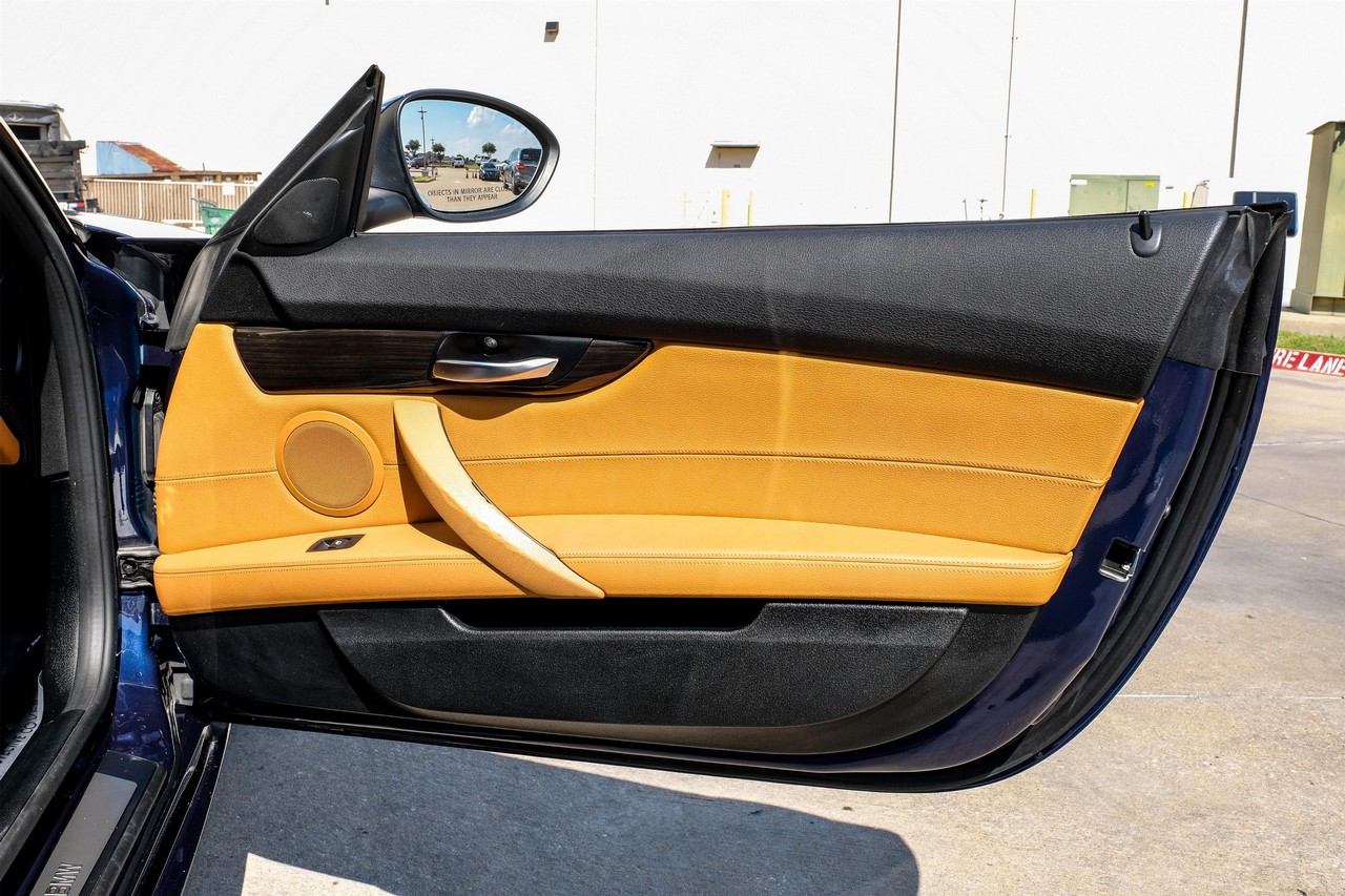BMW Z4 Vehicle Main Gallery Image 33
