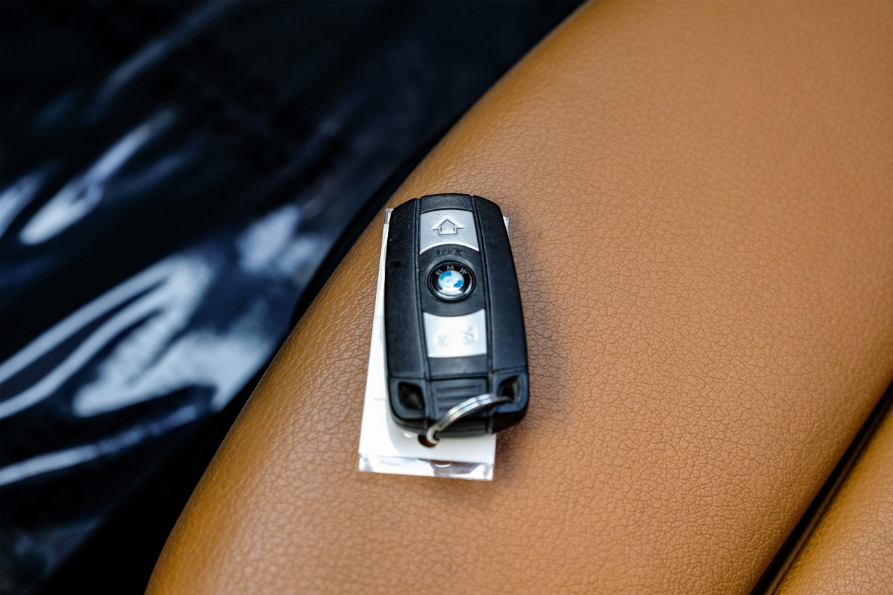 BMW Z4 Vehicle Main Gallery Image 42