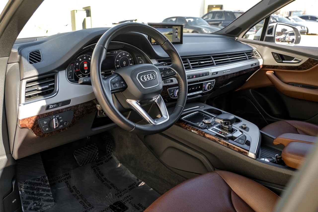 Audi Q7 Vehicle Main Gallery Image 03